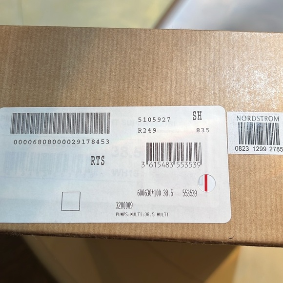 Christian Louboutin Limited Edition Stiltto 4 1/2 inch heels - Picture 7 of 9